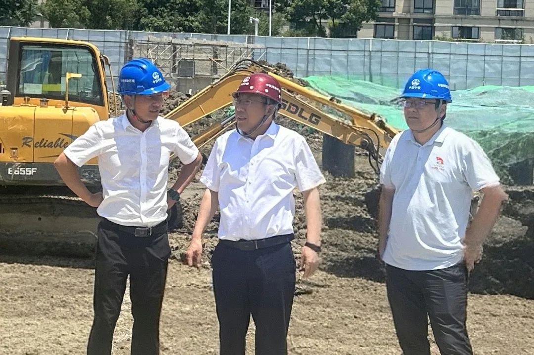 公司黨委書記、董事長李明華到蘇州清樹灣項目檢查指導(dǎo)工作.jpg